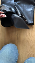 Load image into Gallery viewer, Pant Boots Urban Revivo 8.5

