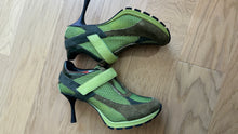 Load image into Gallery viewer, SNEEKS HEELS 39
